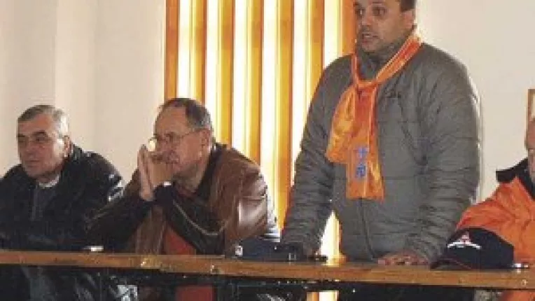 "Dati o sansa tineretului"