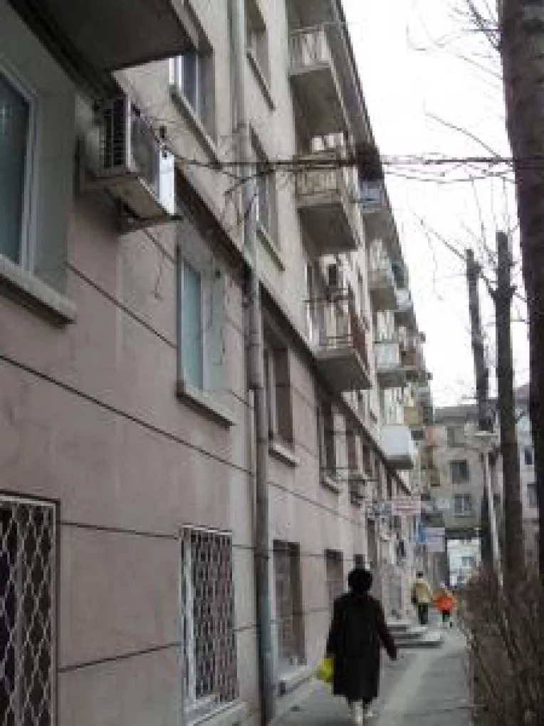 Deprecierea leului mentine blocajul imobiliar