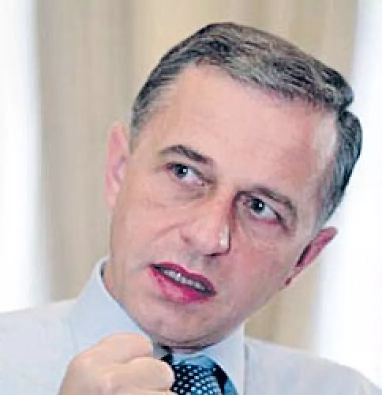 Deputatul care l-a facut marlan pe Geoana, exclus