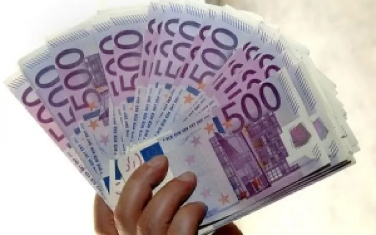 Flutur se face ca-i raspunde lui Duvaz: "Cei 5 miliarde de euro de la FMI au mers la BNR"