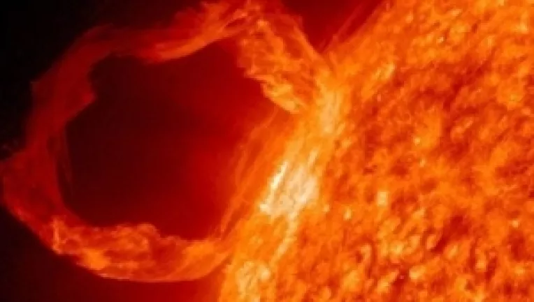 Furtunile magnetice care urmeaza dupa explozia solara pot da peste cap satelitii, sistemele de comunicatii si retelele electrice