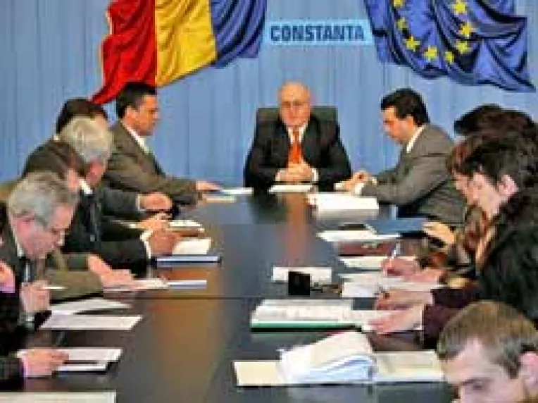 Greselile fostului edil al comunei Rasova, discutate la sedinta de fond funciar