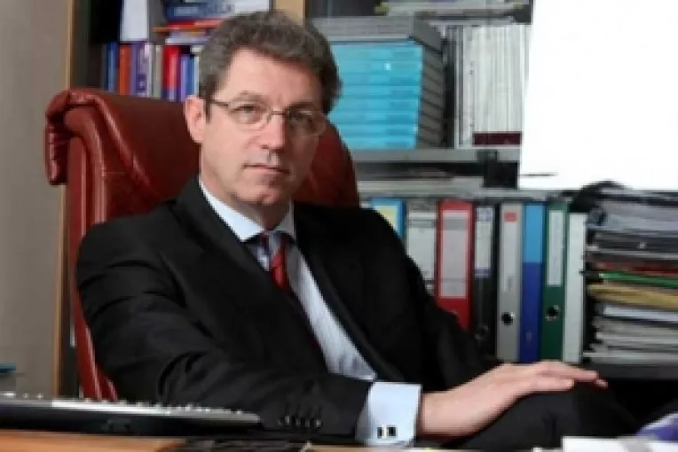 Interviu de Magda Marincovici, cu Prof. Dr. Adrian Streinu-Cercel: AH1N1, virusul gripei din actualul sezon, poate fi tinut sub control prin vaccinare. Virusul ZIKA nu a fost identificat in Romania