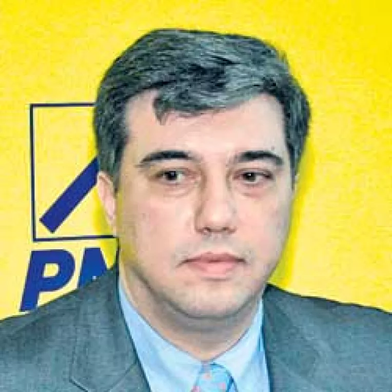 Manea ii cere lui Mazare sa renunte la pistol