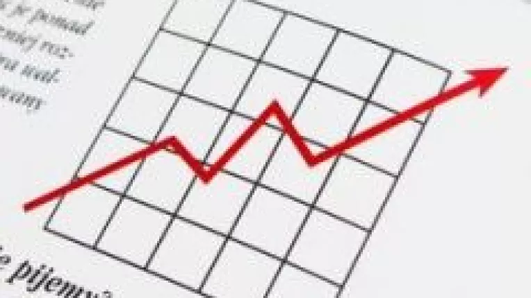 Mugur Isarescu: Economia va reveni pe plus in trimestrul 3 sau 4