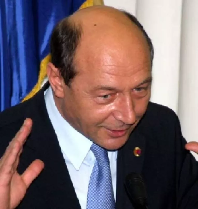 Presedintele Basescu a decorat 11 evrei care au supravie_uit Holocaustului