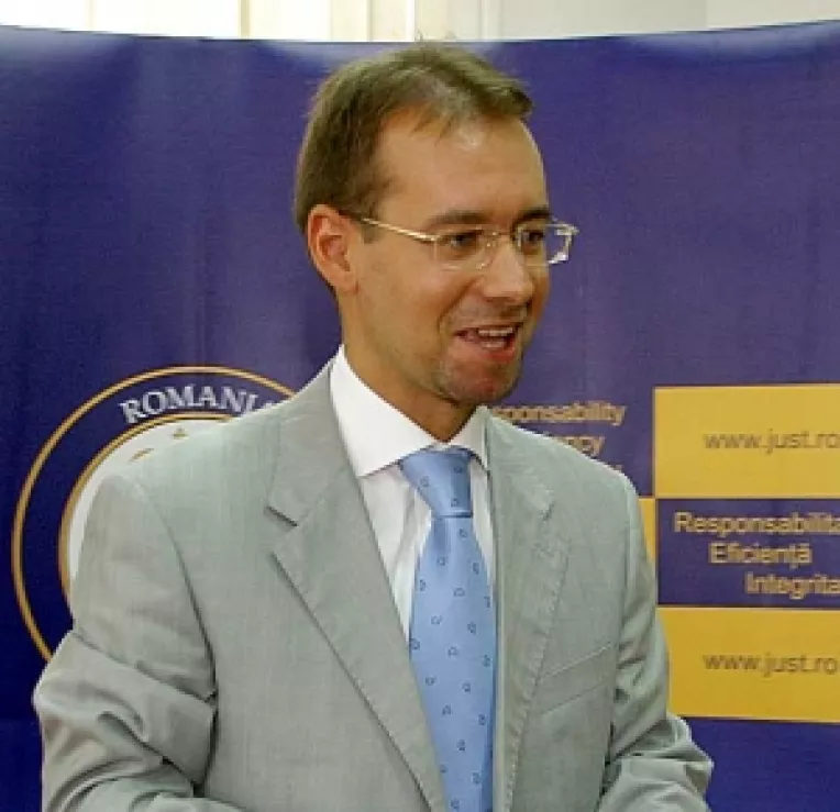 Razboi pentru "jucaria de suspendat ministri"