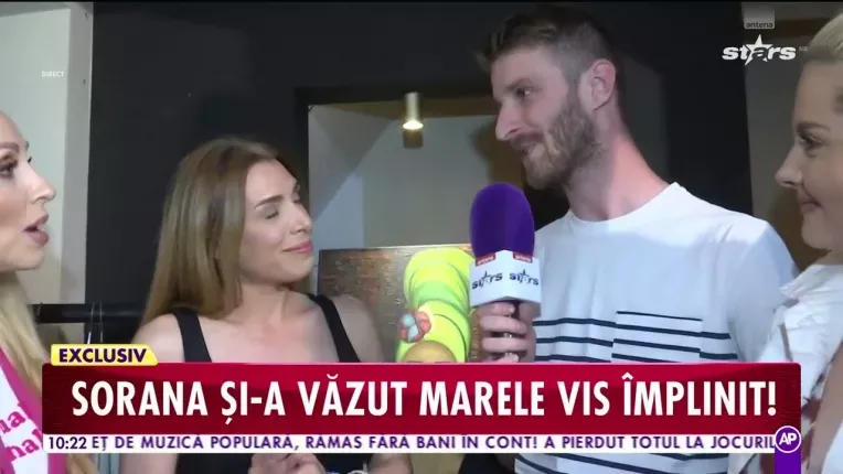 Sorana de la A.S.I.A. si-a deschis un vernisaj plin de creatiile ei! Colegele din trupa i-au fost al