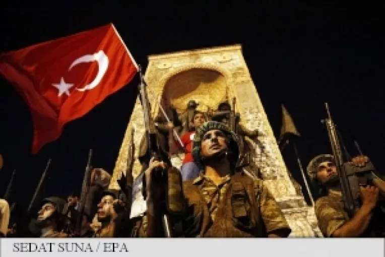 TURCIA: Lovitura de stat militara a esuat