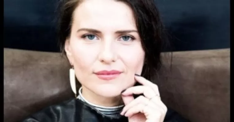 Un interviu fulminant cu Oana-Maria Bogdan - roata motrice din spatele PLUS